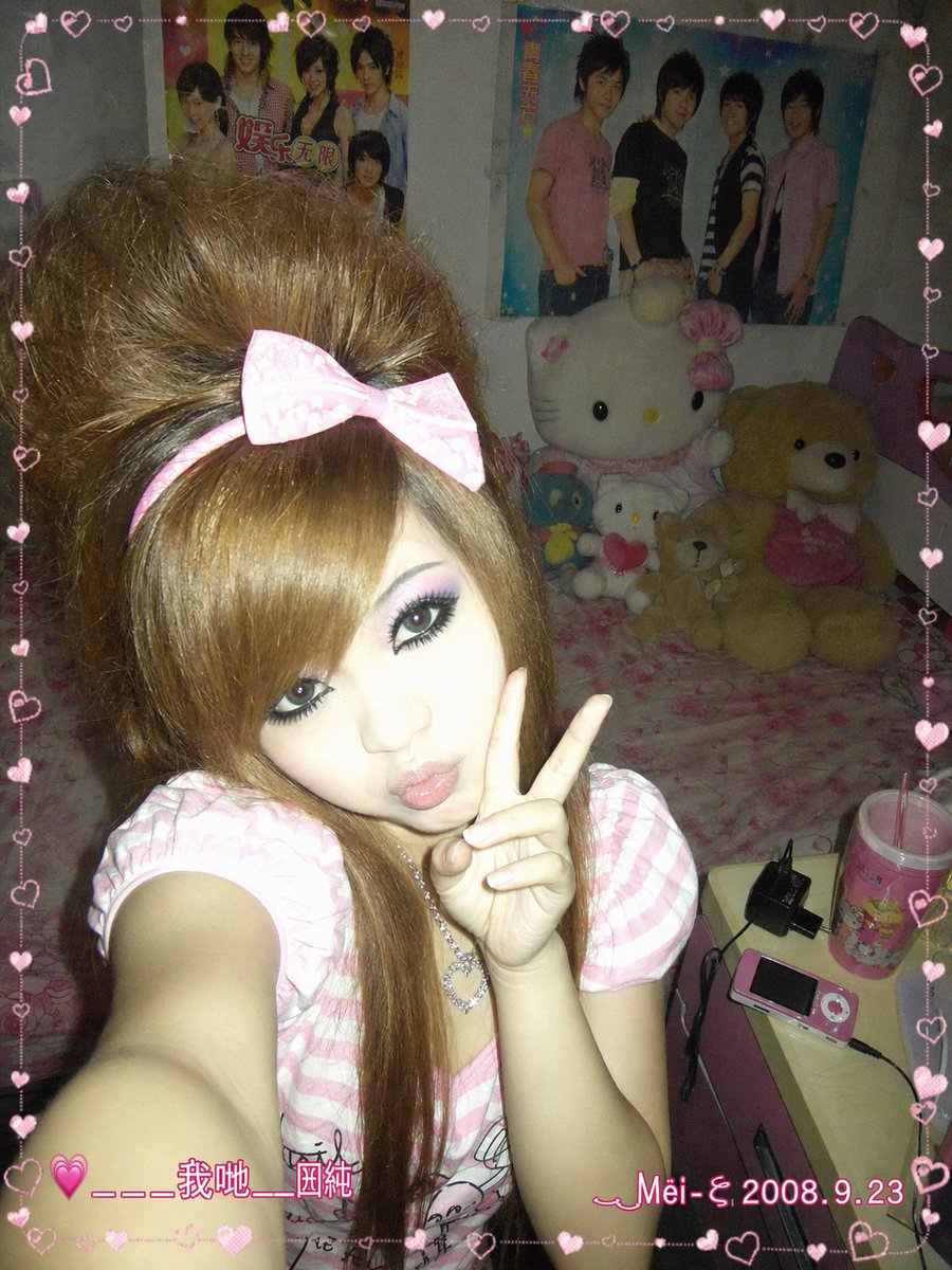 A 2008 QQ Space era non-mainstream girl selfie photo, 3:4 vertical…