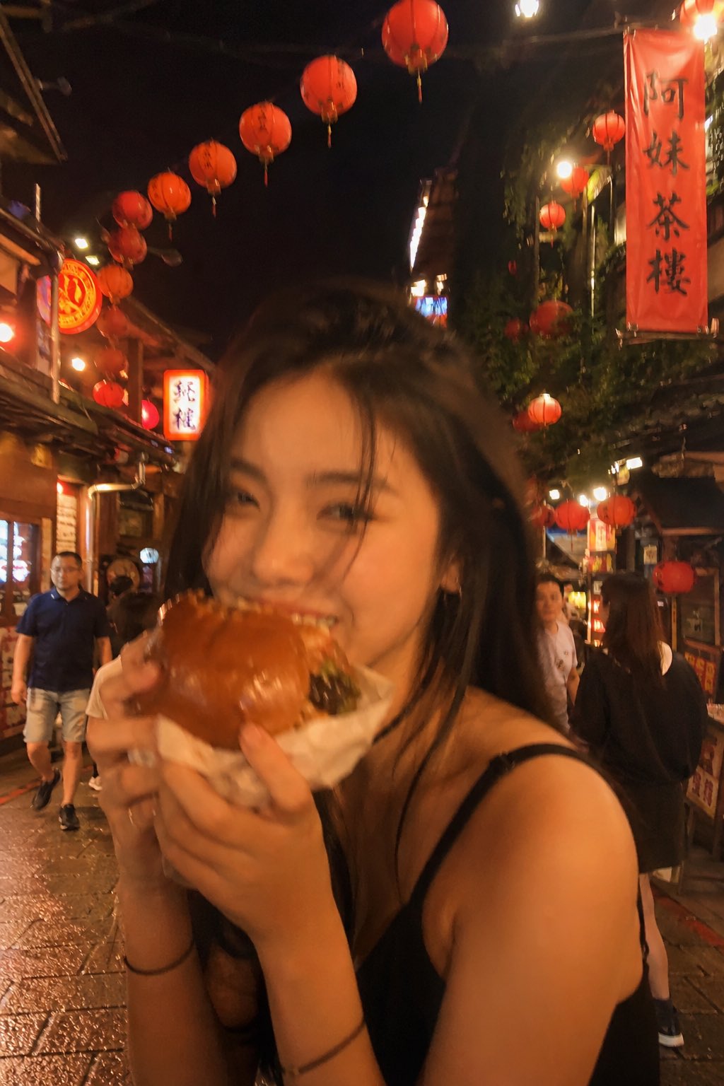 Taiwan street burger night portrait