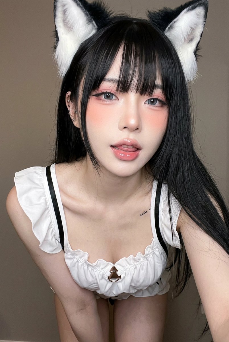 Cosplay catgirl selfie