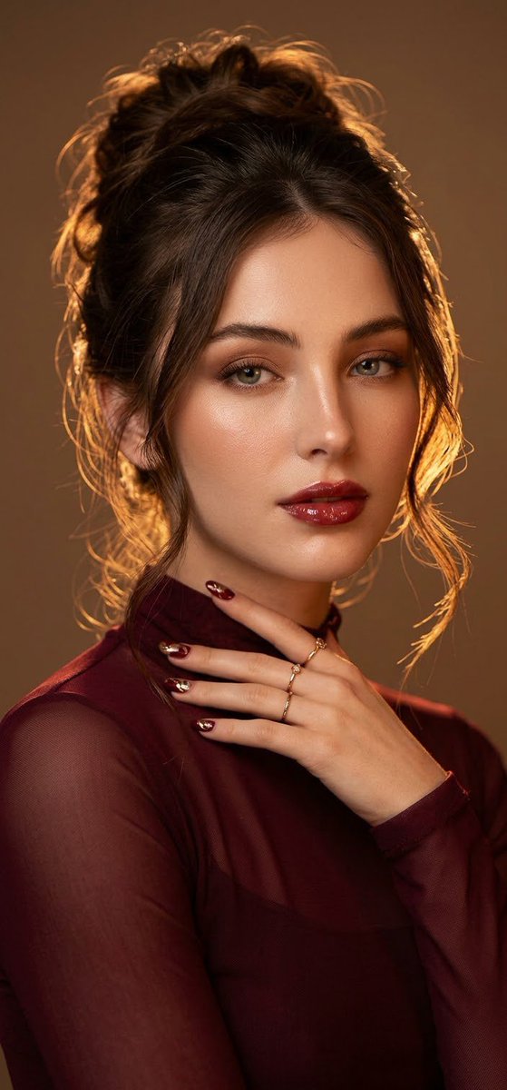 Product Marketing - High-End Beauty Portrait with Reference
