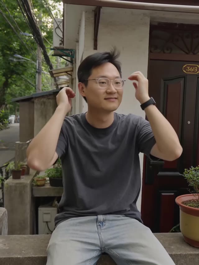 Everyday Moments in an Asian City