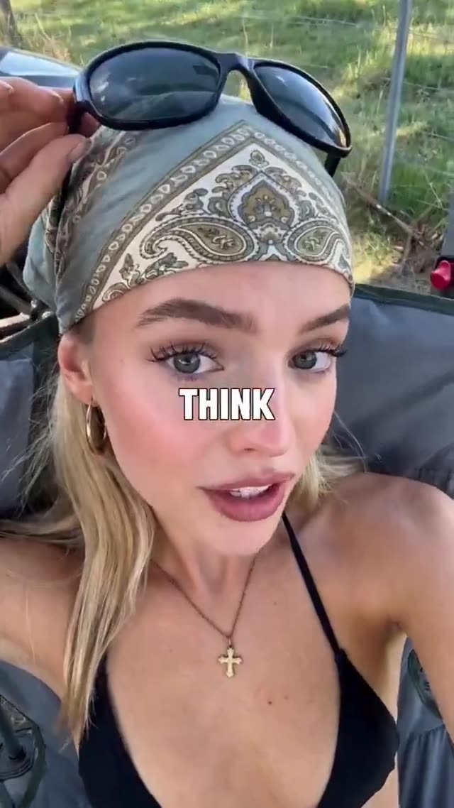 AI Woman Selfie Outdoor Scene