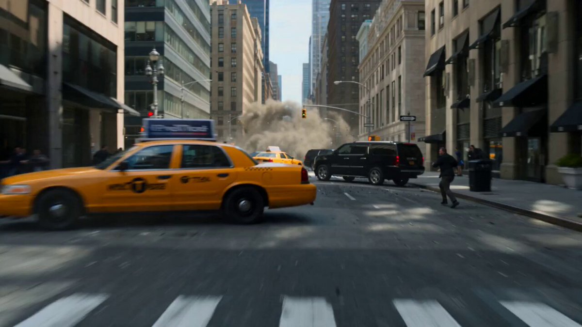 A giant snake attacks New York City
