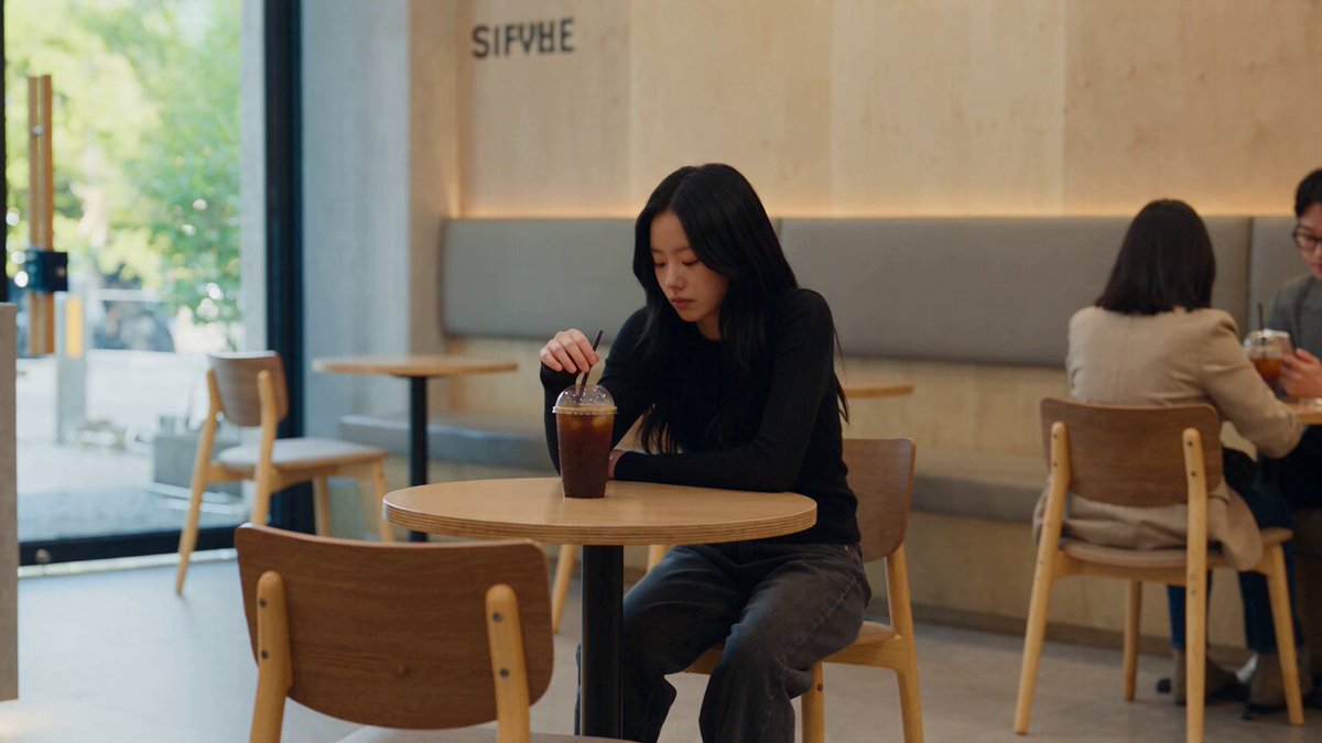 Action comedy fight inside a modern cafe